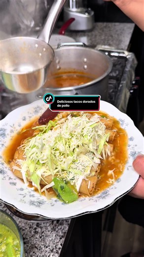 Lo mejores tacos dorados de pollo . Así los preparo yo fácil y rápido . #tacos #tacosdorados #flautas #comidamexicana