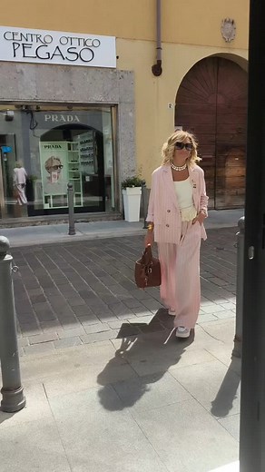 16K views · 4.1K reactions | Finita la mia ora d'aria...... 勺勺勺 Stay tuned . . . Per info w app 3713471822 Dm for order  Spedizioni in tt Italia 24/48h . . . #bi67womanrho #bi67womanstyle #bi67womandailyoutfit #viamadonna17 #Rho #milano #moda #abbigliamentdonna #acessori #ooth #outfitidea #outfitinspiration #fashionstyle #fashiongirls ##fashionista #style #styleblogger #influencer #microinfluencer | Roberta Provasi | Facebook