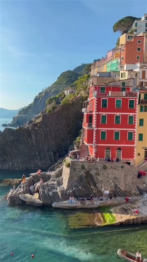🇮🇹🌊 Italy’s Tiny Harbor That Looks Like a Millionaire’s Paradise ✨🏝️