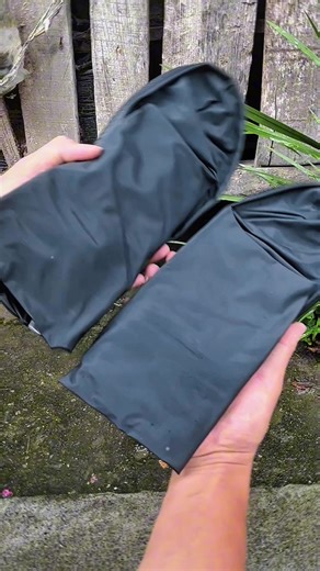 Ủng bọc giày đi mưa, lội nước, có khóa kéo và nút cài ôm chân. #ungbocgiaydimua #ungbocgiay #dodungtienich