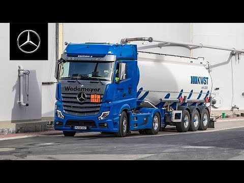 Actros Edition 2 in stunning blue | Mercedes-Benz Trucks