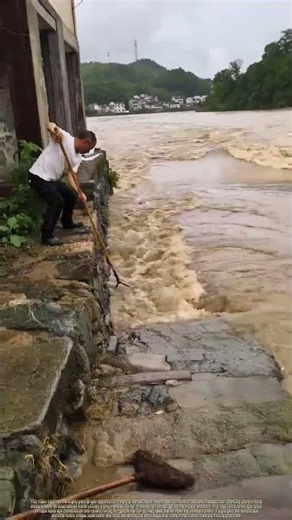 Fishing the Flood: Traditional Dip-Net Fishing in Turbulent Floodwaters