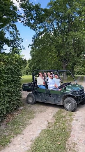 🌱 Come and visit one of our organic farms with us! 🌱 Back in 1956 the Hipp family pioneered organic farming and recently the team had the pleasure of visiting one of the organic farms with Stefan Hipp, who looks after the business and our farms today. As #organicmonth comes to end we wanted to share a little insight into this incredible trip where as a team we gained a deeper understanding about the benefits of organic farming, witnessed a variety of crops flourishing and tasted the fresh orga