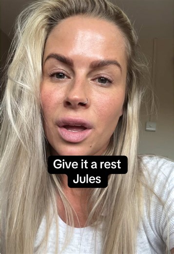 This is my busiest month why on earth did Julie was her time calling me again today. I could potentially free up some time in Jan but last time i tried to work I came up in a rash so it’s not looking likely #fyp #emilycutter #viral #mumsoftiktok #dadsoftiktok