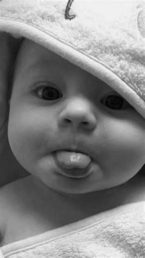 Shivi❤✨ on Instagram: "Socha tha usko nakhre dikhaaungi,Yaha khud hi Uske nakhre uthana pad raha hai 😭😭😭😫🤌🙈❤️ Deva re Deva 😭 . . . . . . . . . . . #explorepage #fypppppppppppp #foryoupageviralシ゚ #reelinstagram #reelitfeelit #instareels #trendingreels #relateablequotes #longdistancerelationship #ldr #tagyourlove #tagyourbf #tagyourbestie #tagyourfriends #couplequotes #loveeeeeeeeee #funnymemes #relationshipsquotes #goviral #shivi❤️✨"