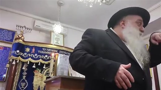 THE TACHANUN (SUPPLICATION) PRAYER DO WE PUT OUR HEAD DOWN OR SAY IT UPRIGHT? | Michael Danielov