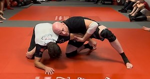 PILLOW CHOKE, NECK CRANK, SIDE NAKED CHOKE & LOOP CHOKE FROM THE FRONT HEADLOCK SIT OUT WITH Snake Pit U.S.A. Catch Wrestling Association HEAD Coach Joel Bane ! • ➡️ FILMED AT THE FALL 2024 USA CATCH WRESTLING/ICWF TWO-DAY CAMP @snakepitusa WORLD HEADQUARTERS @snakepitusamma ✅➡️ 🏆NEXT CAMP ➡️ ORANGE COUNTY, CA PCI Jiu-Jitsu FEBRUARY 8th & 9th • • ✅➡️ COACH BANE’S SIX NEW VIDEOS AVAILABLE NOW AT: BJJ Fanatics Online Store • • ✅➡️ NEW VIDS UP ON THE @snakepitusa YOUTUBE CHANNEL AT: https://youtub