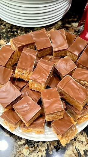 "My mother made these for us 45 years ago, my children love them, and my grandchildren beg me to bring them all year" Recipe in comments ⬇️ | Easy Recipes