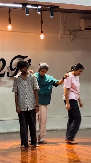 ANKIT TATKARE aka STORYTELLER on Instagram: "Tujhe Bhula Diya 🍂🫴🏻 • • Choreography : @ankit_tatkare Performers in frame: @hi___amo & @reetigupta12 ✨🩵 @vaish_126 Thanks a lot for capturing this one! 🙏🏻🩵 • • Join my Contemporary Regular Batches at @dance2fit_ Studio, Choose any batch according to your criteria; • Weekend Contemporary (Intermediate Batch) (3-5pm) • Kids Contemporary (Beginners Batch) (6-7pm) • Adults Contemporary (Beginners Batch) (4-5pm) Space: @dance2fit_ 📍 ( tujhe bhula 