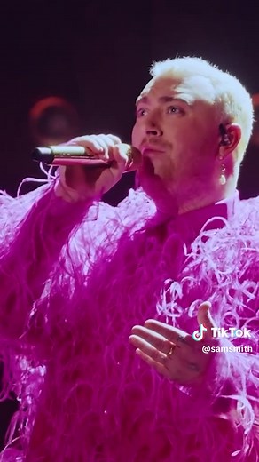 ‘Two years of Gloria’ I’ll never forget singing this song for the first time live at the Royal Albert Hall. I was dressed like a pink jellyfish and I was so nervous 🪼 🩷 This song and album was the soundtrack to my life at such an important time. I’m so grateful to anyone who has listened and curled into any of these songs and emotions. ❤️ #samsmith #gloria #2yearsofgloria