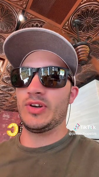 Golden Chick: The Best Fried Chicken in Town! 🍗🔥