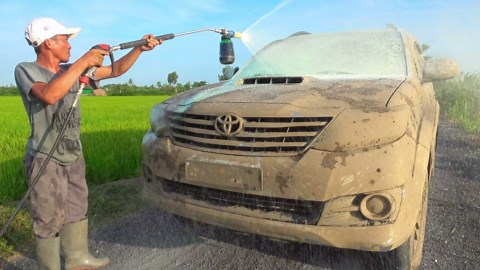 Restoration of a Neglected Car in a Deserted Field