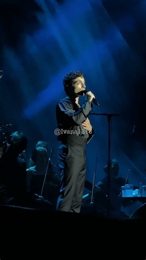 "E intorno a me girava il mondo come sempre" 🌎🎶 | #gianlucaginoble #ilvolo #ilmondo #shorts
