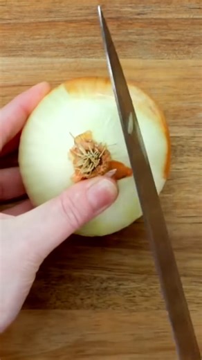 89K views · 111 reactions | Super quick and easy way to chop your onions 暈 | Twisted | Facebook
