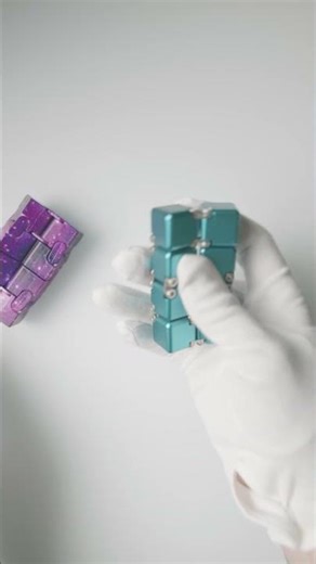 Plastic VS Metal - Infinity Cube