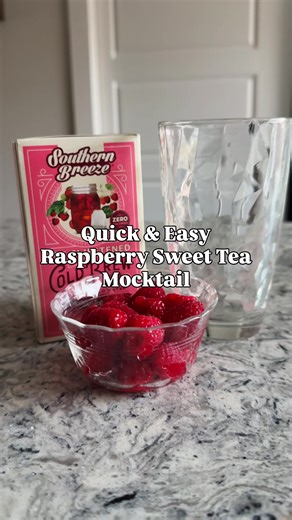 Quick, easy, and berry good. 💗 Raspberry Southern Breeze Sweet Tea topped with raspberry sparkling water and a few fresh raspberries on top. Just pour, sip, repeat. ✨