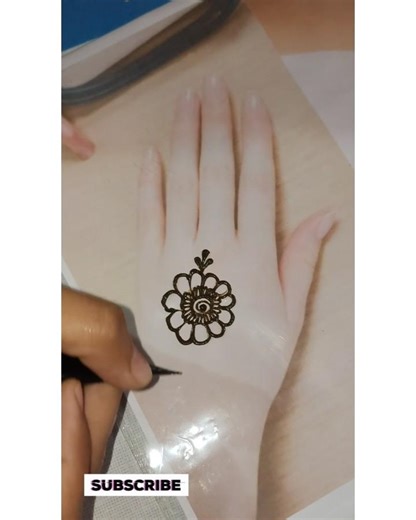 2 minute me mehandi flower banaye..🤍☺️ #trending #mehndi #hennaart #henna #artwork