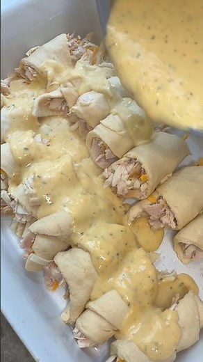 Creamy Chicken Crescent Roll Casserole #shorts #easymeals