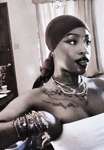 Lately I’ve had this obsession with Sade 🌹🌞 #bliss