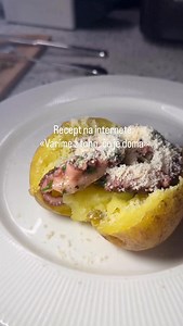 Zemiaky umyť, osušiť, popichať vidličkou, zabaliť do alobalu a piecť vo friteze 40–45 minút. Plnky? Podľa chuti. Jednoducho to, čo je práve v chladničke 😂 | Ahoj Alina - Recepty