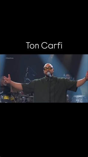 Guilherme Belintani on Instagram: "Ton Carfi é um cantor, compositor e produtor musical brasileiro, referência na música gospel contemporânea. Com forte influência do R&B e da black music, ele se destaca pela voz marcante, musicalidade refinada e letras que unem fé, emoção e identidade urbana. Com mais de duas décadas de carreira, Ton Carfi construiu uma trajetória sólida, alcançando milhões de ouvintes e se consolidando como uma das principais vozes do gospel moderno no Brasil. #musica #music #