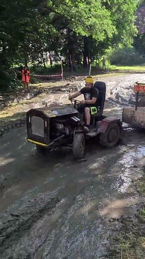😂“Anti-mud helmet” 😄🚜