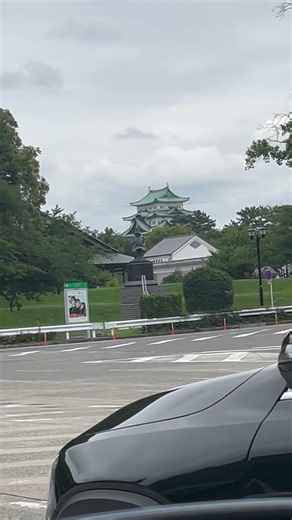 遠くから眺めても圧倒的な存在感！青空に映える名古屋城の天守と金のしゃちほこは必見。歴史ロマンを感じる絶景です。 #名古屋城 #金しゃち #名古屋観光 #絶景 #歴史 #城巡り #旅行 #ドライブ