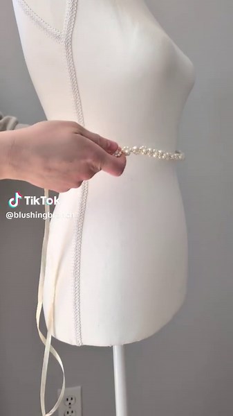 For the bride who chose a simple dress—and wanted one perfect detail to make it hers. Soft pearls at the waist. Just enough to catch the light, never too much to steal the show. Elegance is in the quiet moments. ✨ #BridalStyle #UnderstatedElegance #BridalSash #PearlBridalAccessories #SimpleAndBeautiful #weddingsash #bridalbelt