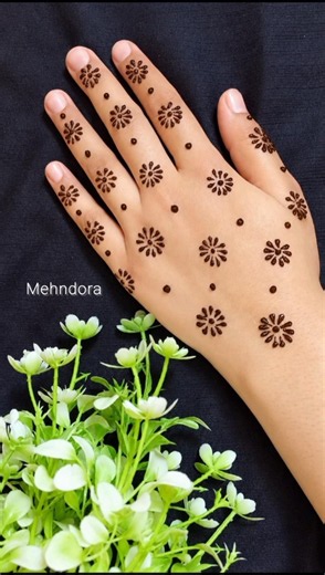Easy Flower Mehndi Design 🌸 | Simple Back Hand Flower Mehndi Design | Easy Henna Design #shorts