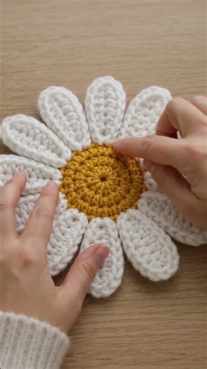 Easy Crochet Daisy Motif Pattern with 12 Raised White Petals #handmadecrochet