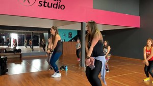 #Azukita Los días se vuelven mejor bailando. 💃🏻 #zumba 26•feb•2021 | Black Studio by Zumba Fitness