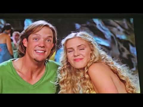 Isla Fisher in the Scooby Doo 2002 Movie but with Scott Innes as Scooby Doo's voice