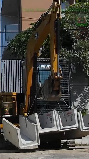How to lift 4 Precast U-Ditch with Mini Excavator #shorts #excavator #construction #heavyequipment