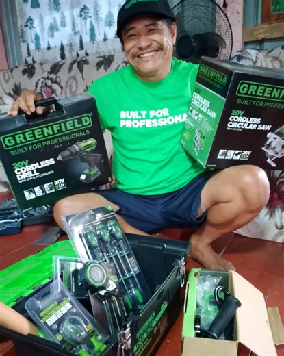 Last Christmas, we saw a simple video of a father receiving a Greenfield ProLite grinder from his son, and it truly touched our hearts. That genuine smile reminded us that joy doesn’t always come from grand things, but from honest work and heartfelt love. We reached out to his family, and today, our gift has finally arrived. Thank you, Kuya Boboy. You showed us that happiness can be found in the simplest moments, powered by love and hard work. 💚🔧 | Greenfield Tools