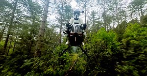This Real-Life Speeder Bike Looks Like a Terrifyingly Fun Death Trap