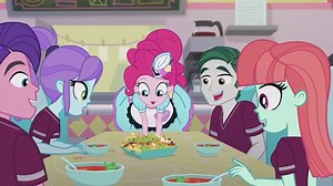 MLP: Equestria Girls - 'Pinkie Pie: Snack Psychic' Exclusive Short ?