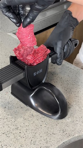 211K views · 317 reactions |  2025 Kitchen Game-Changer ⚡ Slice, dice, and prep like a pro — the new fast meat cutting tool makes cooking faster, cleaner, and easier than ever! #KitchenInnovation #CookingMadeEasy #SmartKitchen #FoodPrep #HomeChef | Home Kitchen Supplies | Facebook