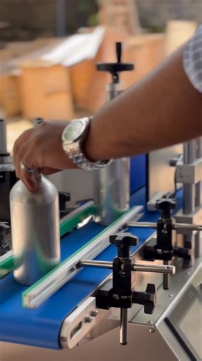 ᴘʟᴀꜱᴛᴏꜱᴇᴀʟ ᴘᴀᴄᴋᴀɢɪɴɢ ꜱᴏʟᴜᴛɪᴏɴꜱ on Instagram: "Automatic round bottle sticker labelling machine"