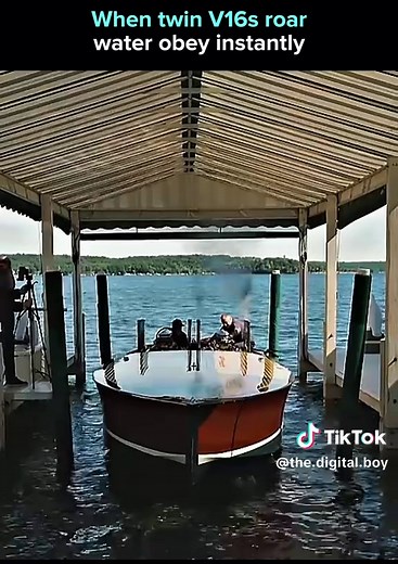 Innovative V16 Engines on Miss America VIII Speedboat