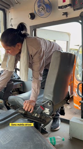 Women bus driver 🔥 #upsrtc #shortvideos #viralreels