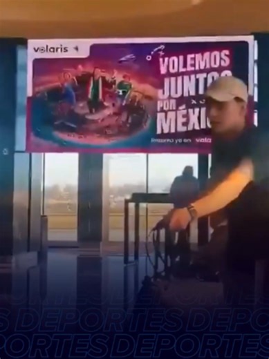 Gilberto Mora vivió un regreso especial a casa. Después de representar a la Selección Mexicana en el Mundial 2026, el joven mediocampista fue recibido entre aplausos por los pasajeros del avión en el que viajó de regreso a Tijuana, un gesto que rápidamente se hizo viral en redes sociales. El futbolista de Xolos volvió a la ciudad fronteriza apenas unas horas después de graduarse de la preparatoria, cerrando una semana inolvidable tanto en el plano deportivo como en el personal. Al concluir el vu