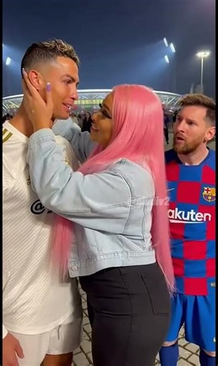 Ronaldo Flirts, Messi Drops the Ultimate Reminder – “Bro, You Have a Wife!” ⚽🔥