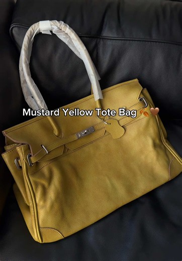A mustard yellow tote bag just makes every outfit feel like fall 🤎#MustardYellow #ToteBag #FallBag #FallFashion #FallStyle #AutumnVibes #EverydayBag #ShoulderBag #WorkBag #BagTok