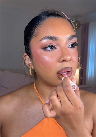 my love island glam as an acne baddie 💕🌴😛💋🌺🐬🥥🍋 Products: @NYX Professional Makeup face glue primer @Rare Beauty tinted brow gel, cream bronzer, liquid blush, matte blush, @Patrick Ta Beauty concealer @Makeup Revolution eyeshadow @Maybelline NY eyeliner, foundation @L’Oréal Paris mascara, setting spray @Too Faced mascara @Huda Beauty foundation, loose powder @Juvia’s Place powder bronzer @Saie cream highlight, lipliner @Morphe Cosmetics lipstick @SACHEU Beauty US setting spray #loveisland