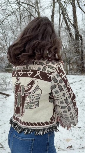 This jacket might be one of my favorite things I’ve made yet🤩 #sew #sewing #jacket #upcycle #blanket