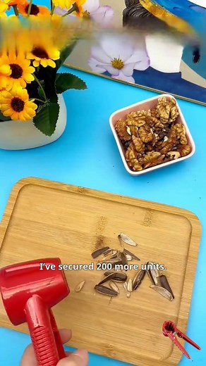 23 reactions |  One-Handed Nut Cracker｜Gently press to extract whole...