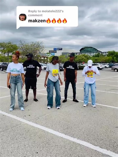 Replying to @molatelo222 27 December Reya makzeng ❤️🔥🔥 Wa xala nah 👀🤔🤣 Get yourself Tickets/Tshirts at low prices R70 General 🔥 R100 VIP 🔥 Tshirts R200 🔥 https://computicket-boxoffice.com/org/reya-makzeng-NZJBQS