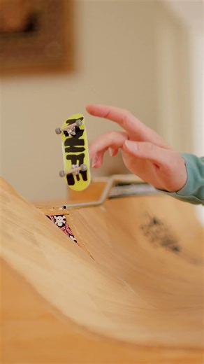 Big Mini Fingerboard Tricks