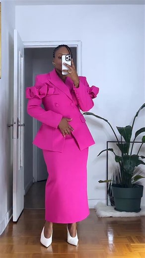 📌 ensemble veste structurée et jupe droite avec fente. 38/40/42. 210€ 📌 ☎️ 0337 61 58 52 29 ☎️ | Olive MAFO