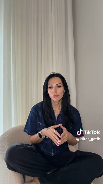 Η θυρεοειδίτιδα Hashimoto δεν είναι κάτι που πρέπει να σε φοβίζει αλλά κάτι που χρειάζεται φροντίδα και σωστή καθοδήγηση. Με ισορροπία στο σώμα και στο μυαλό, μπορείς να νιώθεις καλά κάθε μέρα 🤍 📌 Δεν αποτελεί ιατρική διάγνωση συμβουλεύσου τον ενδοκρινολόγο σου. Στείλε αυτό το βίντεο σε κάποιον που το έχει ανάγκη 🤍 Και πες μου στα σχόλια αν θέλεις δεύτερο βίντεο, να εμβαθύνουμε στη διατροφή στον υποθυρεοειδισμό. #hashimotodisease #hashimoto
